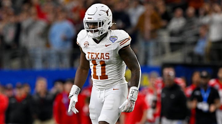 Jan 10, 2025; Arlington, TX, USA; Texas Longhorns linebacker Colin Simmons (11) in action during the game between the Texas Longhorns and the Ohio State Buckeyes at AT&T Stadium. Mandatory Credit: Jerome Miron-Imagn Images Jan 10, 2025; Arlington, TX, USA; Texas Longhorns linebacker Colin Simmons (11) in action during the game between the Texas Longhorns and the Ohio State Buckeyes at AT&T Stadium. Mandatory Credit: Jerome Miron-Imagn Images