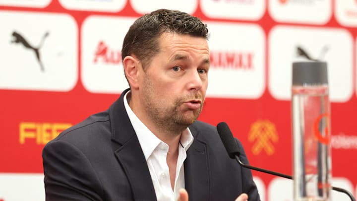 Renfort à venir au milieu de terrain pour Pierre Sage et le RC Lens ? Renfort à venir au milieu de terrain pour Pierre Sage et le RC Lens ?