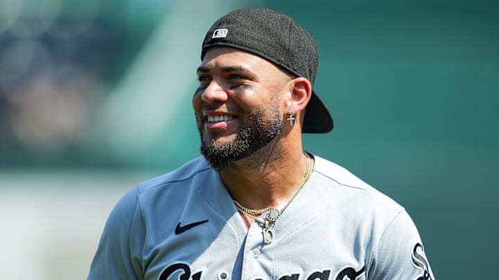 Sep 4, 2023; Kansas City, Missouri, USA; Chicago White Sox third baseman Yoan Moncada (10) interacts with fans prior to a game against the Kansas City Royals at Kauffman Stadium. Mandatory Credit: Jay Biggerstaff-Imagn Images Sep 4, 2023; Kansas City, Missouri, USA; Chicago White Sox third baseman Yoan Moncada (10) interacts with fans prior to a game against the Kansas City Royals at Kauffman Stadium. Mandatory Credit: Jay Biggerstaff-Imagn Images