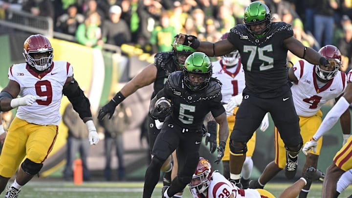 Nov 22, 2025; Eugene, Oregon, USA; Noah Whittington gashed the Trojans for 104 yards on 19 carries. Nov 22, 2025; Eugene, Oregon, USA; Noah Whittington gashed the Trojans for 104 yards on 19 carries.