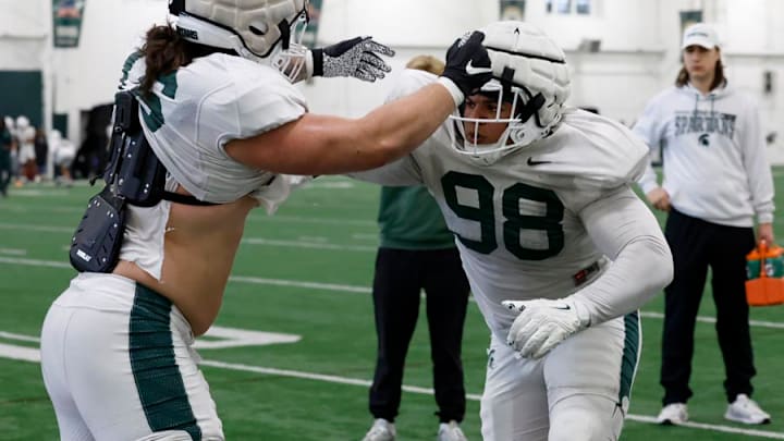 Derrick Simmons (98)