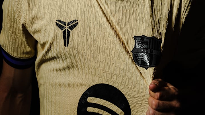 Barcelona divulgou uniforme novo nesta terça, 29