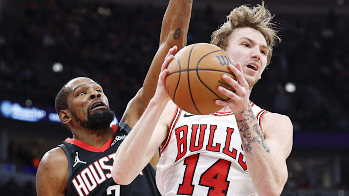 Mar 23, 2026; Chicago, Illinois, USA; Chicago Bulls forward Matas Buzelis (14) looks to pass the ball away from Houston Rockets forward Kevin Durant (7) during the second half at United Center. Mandatory Credit: Kamil Krzaczynski-Imagn Images