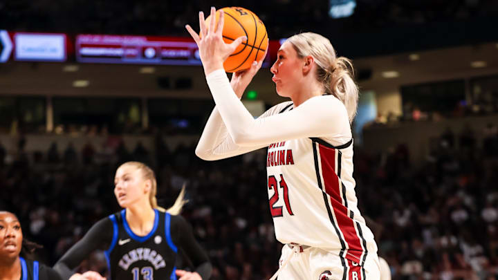 Mar 2, 2025; Columbia, South Carolina, USA; South Carolina Gamecocks forward Chloe Kitts (21) shoots against the Kentucky Wildcats in the first half at Colonial Life Arena. Mandatory Credit: Jeff Blake-Imagn Images Mar 2, 2025; Columbia, South Carolina, USA; South Carolina Gamecocks forward Chloe Kitts (21) shoots against the Kentucky Wildcats in the first half at Colonial Life Arena. Mandatory Credit: Jeff Blake-Imagn Images