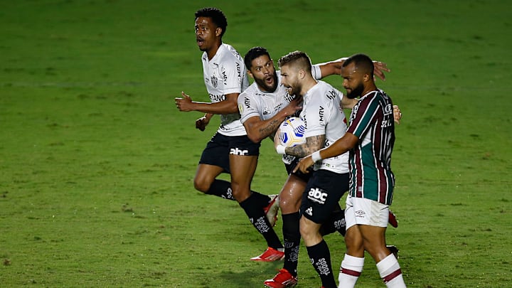 Galo e Tricolor das Laranjeiras protagonizam um dos grandes duelos da 36ª rodada do Brasileirão Galo e Tricolor das Laranjeiras protagonizam um dos grandes duelos da 36ª rodada do Brasileirão
