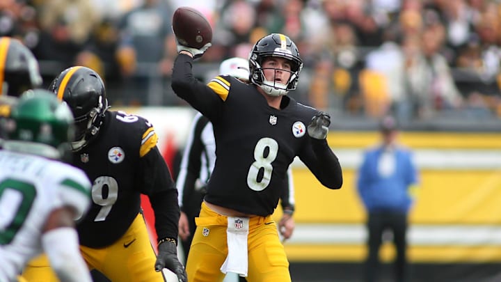 Kenny Pickett (8) of the Pittsburgh Steelers.