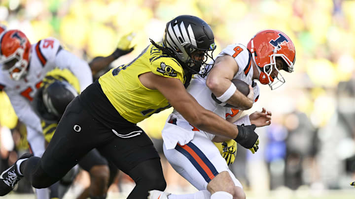 Oct 26, 2024; Eugene, Oregon, USA; Oregon Ducks defensive end Matayo Uiagalelei (10) tackles Illinois Fighting Illini quarterback Luke Altmyer (9) during the second half at Autzen Stadium. Mandatory Credit: Troy Wayrynen-Imagn Images Oct 26, 2024; Eugene, Oregon, USA; Oregon Ducks defensive end Matayo Uiagalelei (10) tackles Illinois Fighting Illini quarterback Luke Altmyer (9) during the second half at Autzen Stadium. Mandatory Credit: Troy Wayrynen-Imagn Images