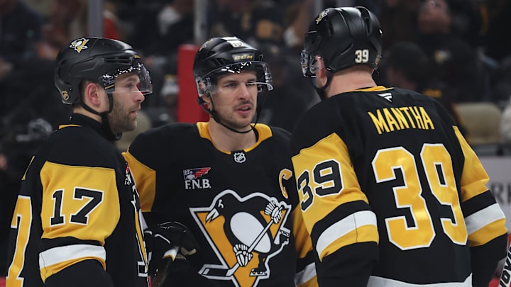 Dec 9, 2025; Pittsburgh, Pennsylvania, USA; Pittsburgh Penguins right wing Bryan Rust (17) and center Sidney Crosby (87) and right wing Anthony Mantha (39) talk on the ice against the Anaheim Ducks during the second period at PPG Paints Arena. Mandatory Credit: Charles LeClaire-Imagn Images Dec 9, 2025; Pittsburgh, Pennsylvania, USA; Pittsburgh Penguins right wing Bryan Rust (17) and center Sidney Crosby (87) and right wing Anthony Mantha (39) talk on the ice against the Anaheim Ducks during the second period at PPG Paints Arena. Mandatory Credit: Charles LeClaire-Imagn Images