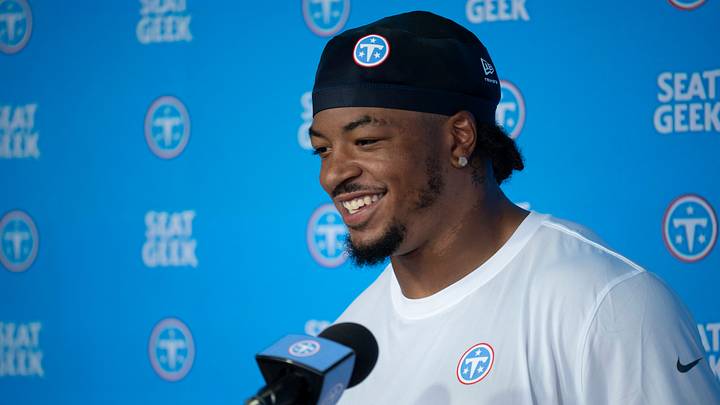 Tennessee Titans linebacker Cedric Gray
