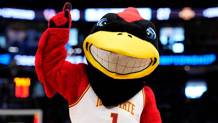 Mar 21, 2025; Milwaukee, WI, USA; The mascot for the Iowa State Cyclones during the first half of a first round NCAA men’s tournament game against the Lipscomb Bisons at Fiserv Forum. Mandatory Credit: Jeff Hanisch-Imagn Images Mar 21, 2025; Milwaukee, WI, USA; The mascot for the Iowa State Cyclones during the first half of a first round NCAA men’s tournament game against the Lipscomb Bisons at Fiserv Forum. Mandatory Credit: Jeff Hanisch-Imagn Images