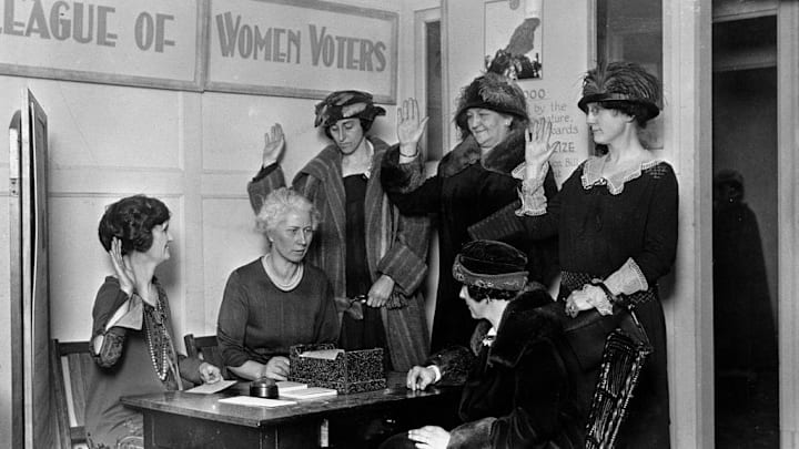 Women register to vote following the ratification of the 19th Amendment.