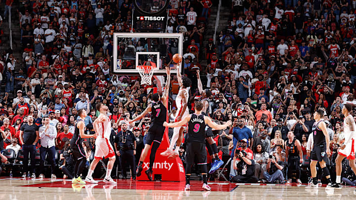 Thompson's tip-in capped a 123-122 win for the Rockets.