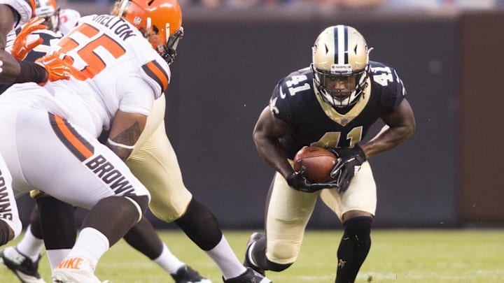 New Orleans Saints running back Alvin Kamara (41) runs the ball against the Cleveland Browns 