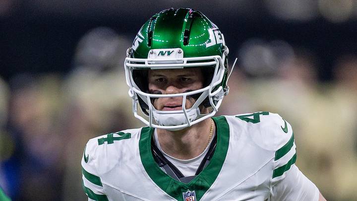 Dec 21, 2025; New Orleans, Louisiana, USA; New York Jets quarterback Brady Cook (4) during warm ups before the game against the New Orleans Saints at Caesars Superdome. Mandatory Credit: Stephen Lew-Imagn Images Dec 21, 2025; New Orleans, Louisiana, USA; New York Jets quarterback Brady Cook (4) during warm ups before the game against the New Orleans Saints at Caesars Superdome. Mandatory Credit: Stephen Lew-Imagn Images