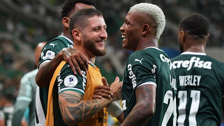 Danilo, volante de apenas 21 anos é a grande novidade da lista de Tite entre os jogadores que atuam no Brasil Danilo, volante de apenas 21 anos é a grande novidade da lista de Tite entre os jogadores que atuam no Brasil