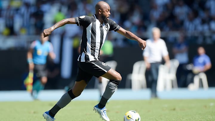 Cruzeiro encaminha contratação de Chay, do Botafogo. Meia era cotado no Bahia.