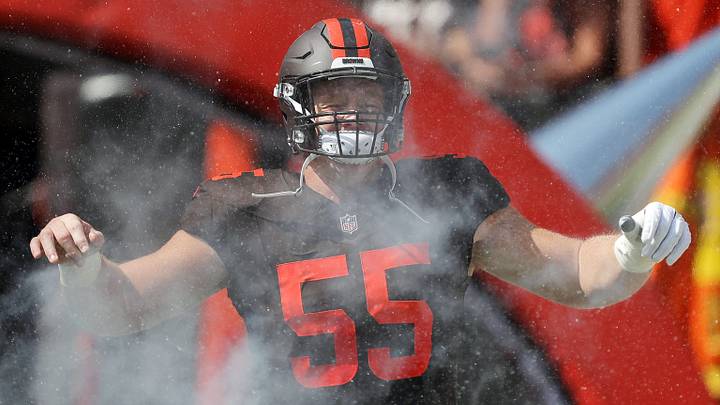 Cleveland Browns center Ethan Pocic takes the field before a game Sept. 21, 2025, in Cleveland. Cleveland Browns center Ethan Pocic takes the field before a game Sept. 21, 2025, in Cleveland.