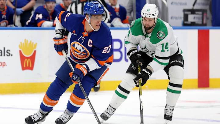 Feb 23, 2025; Elmont, New York, USA; New York Islanders left wing Anders Lee (27) skates with the puck against Dallas Stars left wing Jamie Benn (14) during the second period at UBS Arena. Mandatory Credit: Brad Penner-Imagn Images Feb 23, 2025; Elmont, New York, USA; New York Islanders left wing Anders Lee (27) skates with the puck against Dallas Stars left wing Jamie Benn (14) during the second period at UBS Arena. Mandatory Credit: Brad Penner-Imagn Images