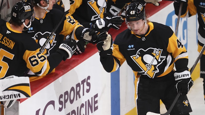 Apr 17, 2025; Pittsburgh, Pennsylvania, USA;  Pittsburgh Penguins left wing Danton Heinen (43) celebrates his goal with thePenguins bench against the Washington Capitals during the third period at PPG Paints Arena. Mandatory Credit: Charles LeClaire-Imagn Images