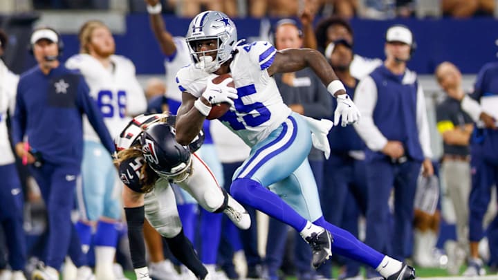 Dallas Cowboys TE Rivaldo Fairweather carries the ball with the ball during the fourth quarter against the Atlanta Falcons. Dallas Cowboys TE Rivaldo Fairweather carries the ball with the ball during the fourth quarter against the Atlanta Falcons.