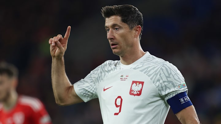 Robert Lewandowski é capitão da Polônia; ele marcou 50 gols em 46 jogos na última temporada