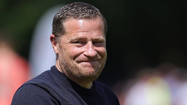 Bayer Leverkusen CEO Fernando Carro criticises Bayern Munich director of sport Max Eberl for the nature of negotiations over the signing of Jonathan Tah.