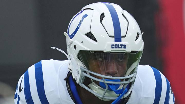 Indianapolis Colts running back DJ Giddens warms up