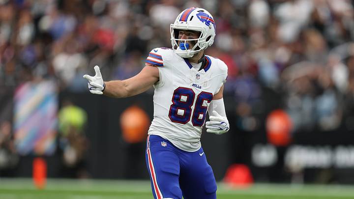 Oct 18, 2026; Paradise, Nevada, USA; Buffalo Bills tight end Dalton Kincaid (86) lines up before a play during the first half against the Las Vegas Raiders Oct 18, 2026; Paradise, Nevada, USA; Buffalo Bills tight end Dalton Kincaid (86) lines up before a play during the first half against the Las Vegas Raiders