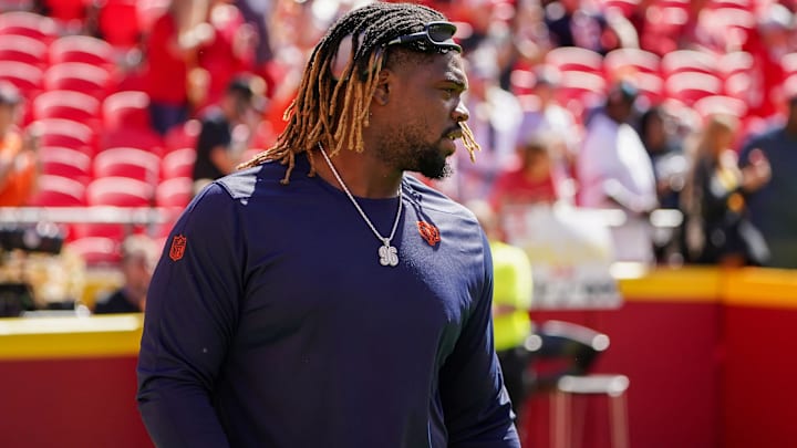 Chicago Bears DT Zacch Pickens warms up against the Kansas City Chiefs prior to a game at GEHA Field at Arrowhead Stadium.