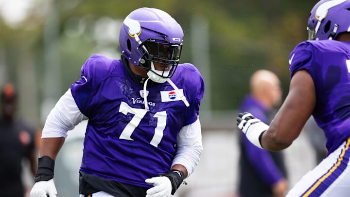 Vikings left tackle Christian Darrisaw practices at TCO Performance Center Vikings left tackle Christian Darrisaw practices at TCO Performance Center