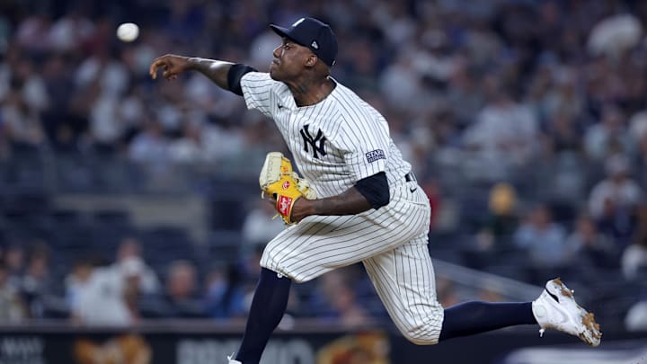 Aug 2, 2024; Bronx, New York, USA; New York Yankees relief pitcher Enyel de los Santos (62) pitches against the Toronto Blue Jays during the seventh inning at Yankee Stadium. Mandatory Credit: Brad Penner-Imagn Images
