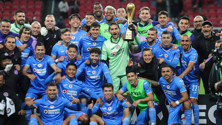 Cruz Azul se llevó el trofeo de la Copa Sky al imponerse a Chivas.