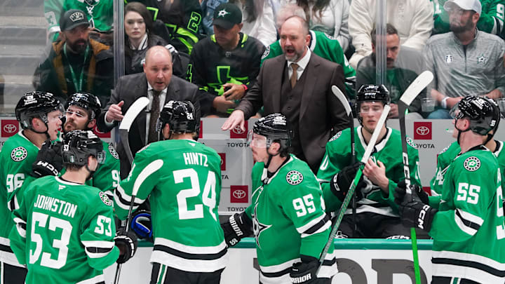 Apr 19, 2025; Dallas, Texas, USA; Dallas Stars head coach Peter DeBoer talks with his team during the third period in game one of the first round of the 2025 Stanley Cup Playoffs against the Colorado Avalanche at American Airlines Center. Mandatory Credit: Raymond Carlin III-Imagn Images Apr 19, 2025; Dallas, Texas, USA; Dallas Stars head coach Peter DeBoer talks with his team during the third period in game one of the first round of the 2025 Stanley Cup Playoffs against the Colorado Avalanche at American Airlines Center. Mandatory Credit: Raymond Carlin III-Imagn Images