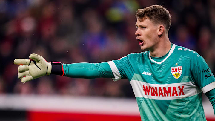 Alexander Nubel in action against Bayer Leverkusen