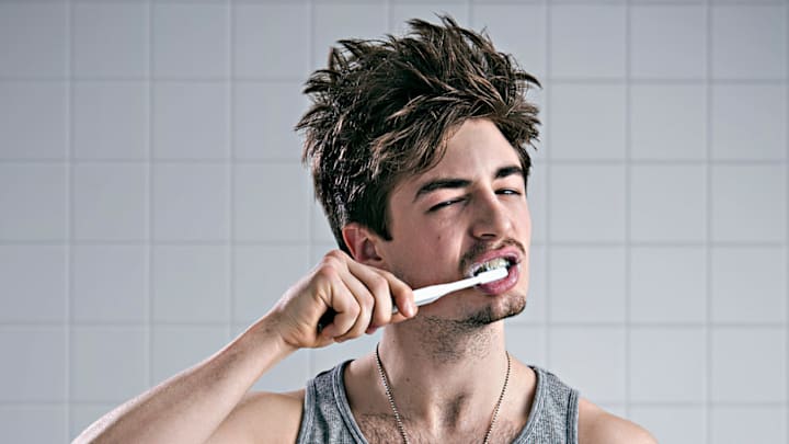 Sharing a toothbrush is unwise.