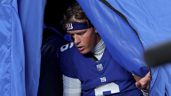 Oct 9, 2025; East Rutherford, New Jersey, USA; New York Giants quarterback Jaxson Dart (6) exits the injury tent during the third quarter against the Philadelphia Eagles at MetLife Stadium. Oct 9, 2025; East Rutherford, New Jersey, USA; New York Giants quarterback Jaxson Dart (6) exits the injury tent during the third quarter against the Philadelphia Eagles at MetLife Stadium.