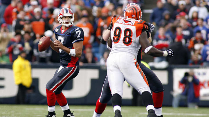 Buffalo Bills quarterback J.P. Losman (7) looks to throw against the Cincinnati Bengals during the first half at Ralph Wilson Stadium.