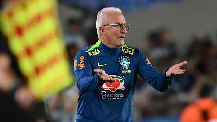 Dorival Jr reste sur une lourde défaite face à l'Argentine. 