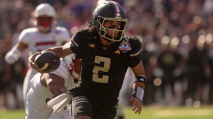 UW QB Demond Williams Jr. was responsible for five touchdowns against Louisville, throwing four and running for one. UW QB Demond Williams Jr. was responsible for five touchdowns against Louisville, throwing four and running for one.