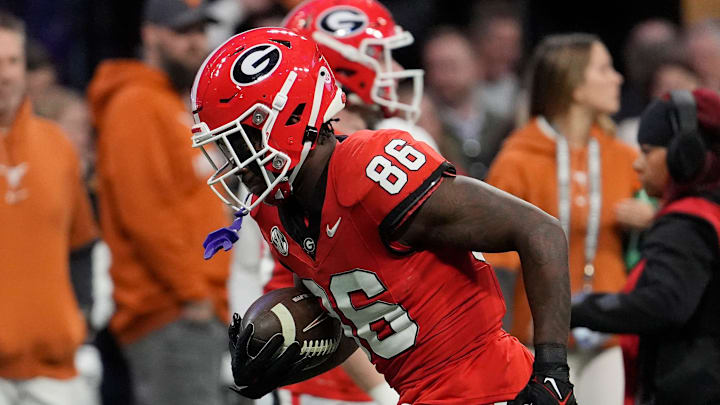 Georgia wide receiver Dillon Bell (86) warms up before the start of the SEC championship game against Texas in Atlanta, on Saturday, Dec. 7, 2024.