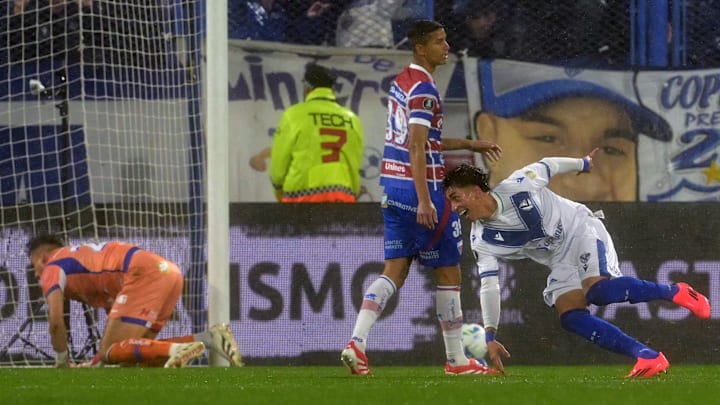 Vélez foi superior ao rival brasileiro no José Amalfitani