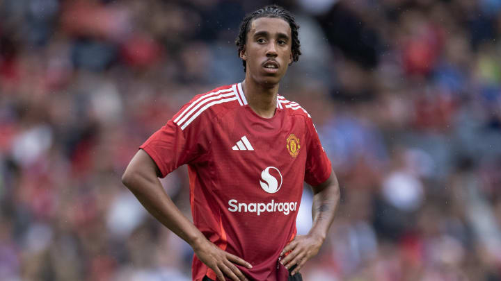 Leny Yoro era cotado no Real Madrid, mas acabou no Manchester United