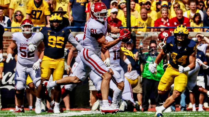 Oklahoma tight end Rocky Beers makes a catch against Michigan. Oklahoma tight end Rocky Beers makes a catch against Michigan.