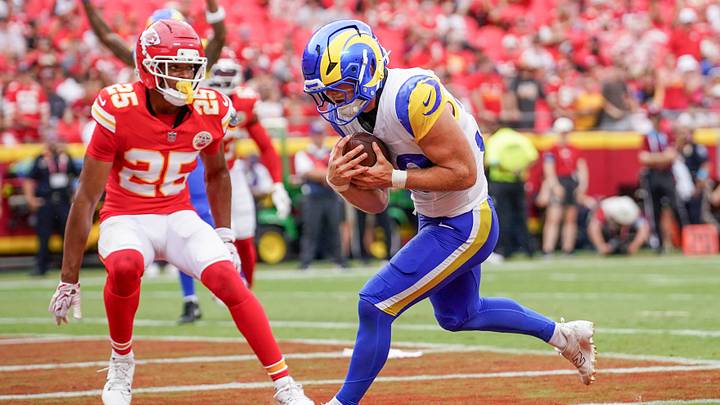 Aug 15, 2026; Kansas City, Missouri, USA; Los Angeles Rams running back Dean Connors (33) catches a pass for a touchdown as Kansas City Chiefs safety DeShon Singleton (25) looks on during the second half of the pre season game at Arrowhead Stadium. Mandatory Credit: Denny Medley-Imagn Images Aug 15, 2026; Kansas City, Missouri, USA; Los Angeles Rams running back Dean Connors (33) catches a pass for a touchdown as Kansas City Chiefs safety DeShon Singleton (25) looks on during the second half of the pre season game at Arrowhead Stadium. Mandatory Credit: Denny Medley-Imagn Images