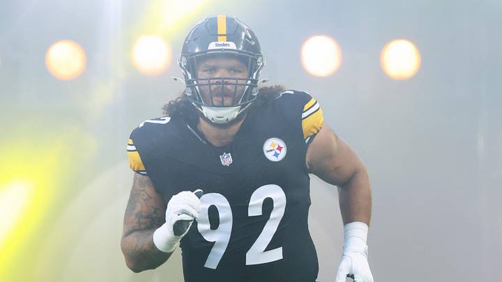 Aug 16, 2025; Pittsburgh, Pennsylvania, USA; Pittsburgh Steelers defensive tackle Isaiahh Loudermilk (92) reacts during player introductions against the Tampa Bay Buccaneers at Acrisure Stadium. Mandatory Credit: Charles LeClaire-Imagn Images Aug 16, 2025; Pittsburgh, Pennsylvania, USA; Pittsburgh Steelers defensive tackle Isaiahh Loudermilk (92) reacts during player introductions against the Tampa Bay Buccaneers at Acrisure Stadium. Mandatory Credit: Charles LeClaire-Imagn Images