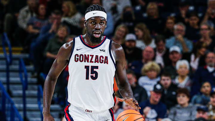 Gonzaga Bulldogs forward Graham Ike (15).