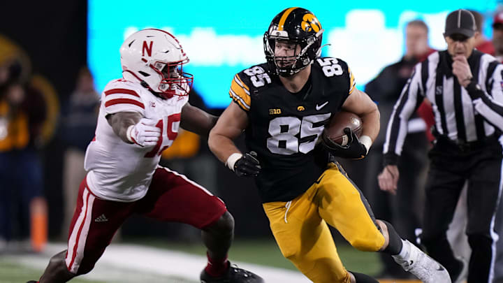 Iowa tight end Luke Lachey runs the ball after making a reception in the third quarter against Nebraska during an NCAA football game on Friday, Nov. 25, 2022, at Kinnick Stadium in Iowa City.Iowavsneb 20221125 Bh