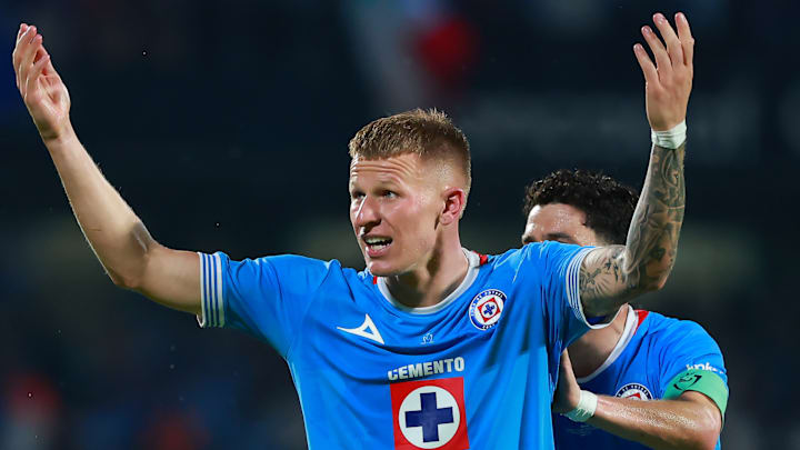 El centrocampista polaco Mateusz Bogusz quiere salir de Cruz Azul