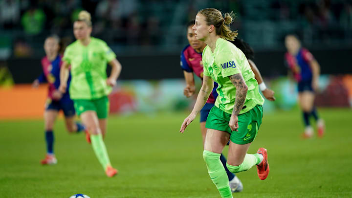 VfL Wolfsburg v FC Barcelona - UEFA Women's Champions League Quarter Finals First Leg