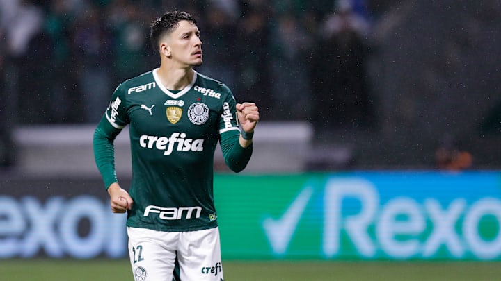 O lateral foi contratado pelo Verdão em 2021